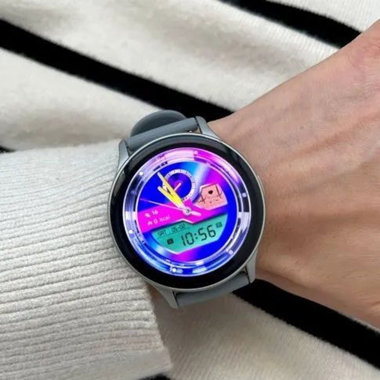 Smartwatch damski Rubicon z rozmowami szary pasek RNCF11. Smartwatch damski na prezent. Zegarek sportowy damski. Smartwatch na silikonowym pasku. Smartwatch z rozmowami telefonicznymi..jpg
